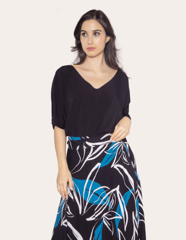 Blusa manga curta gola v Preto