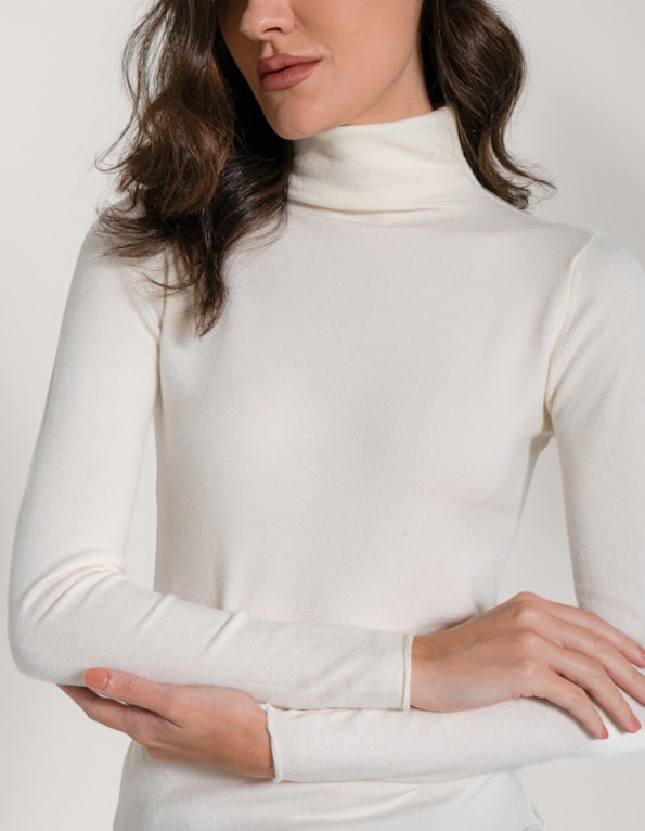 Blusa manga longa gola alta tricot