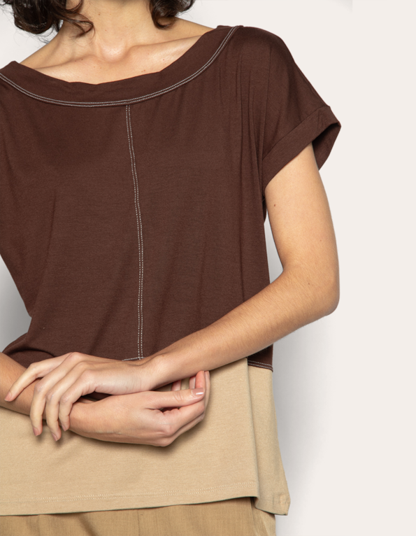 Blusa recorte pesponto barra bicolor Mocha/capuccino