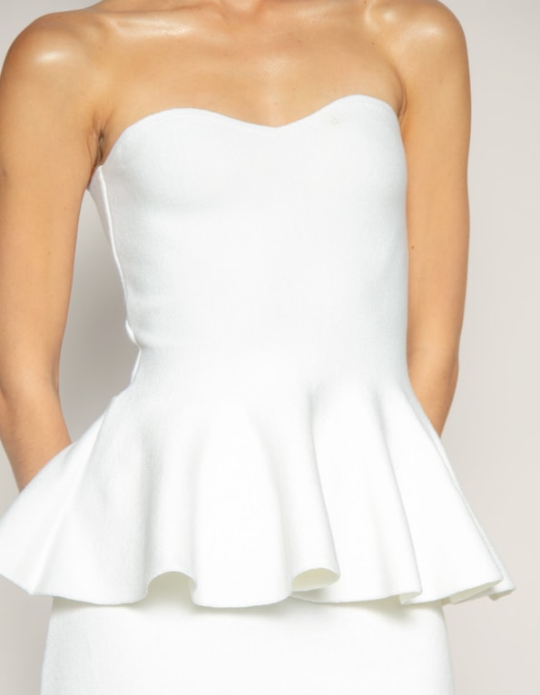 Blusa tomara que caia peplum tricot