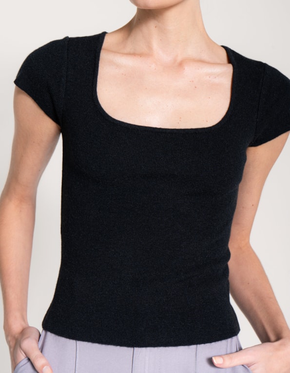 Blusa tricot decote quadrado