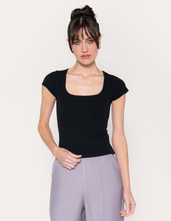 Blusa tricot decote quadrado
