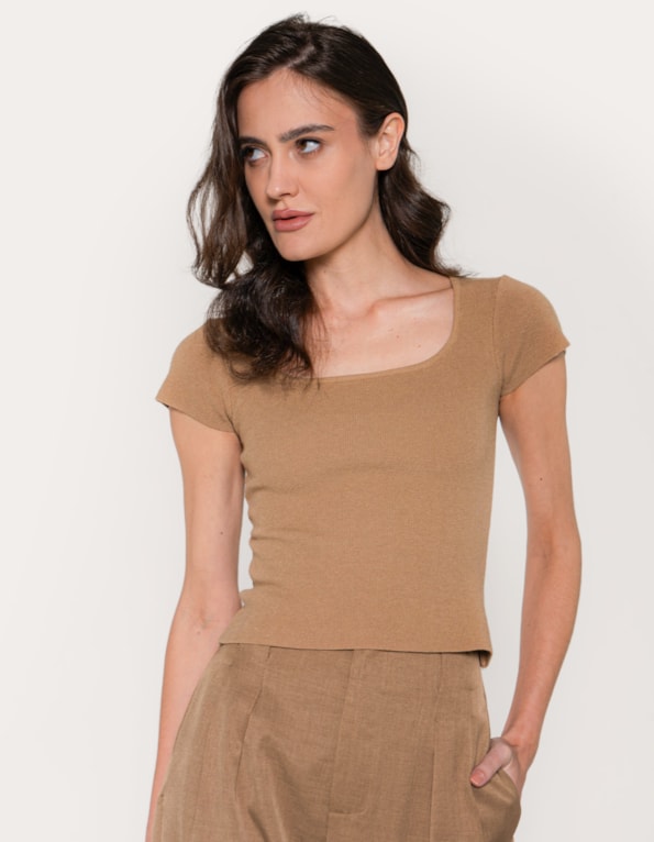 Blusa tricot decote quadrado