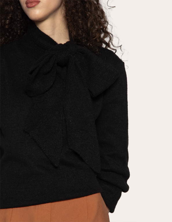 Blusa tricot felpudo gola cachecol Preto
