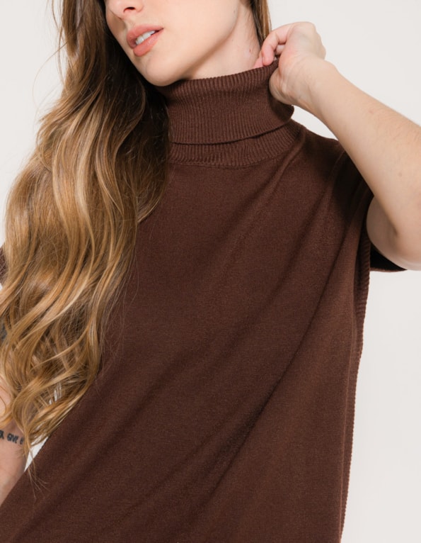Blusa tricot gola alta oversized