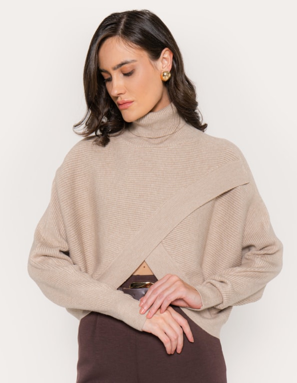 Blusa tricot gola alta transpassada