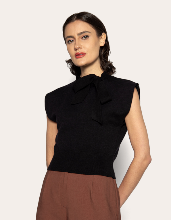 Blusa tricot gola laço  Preto