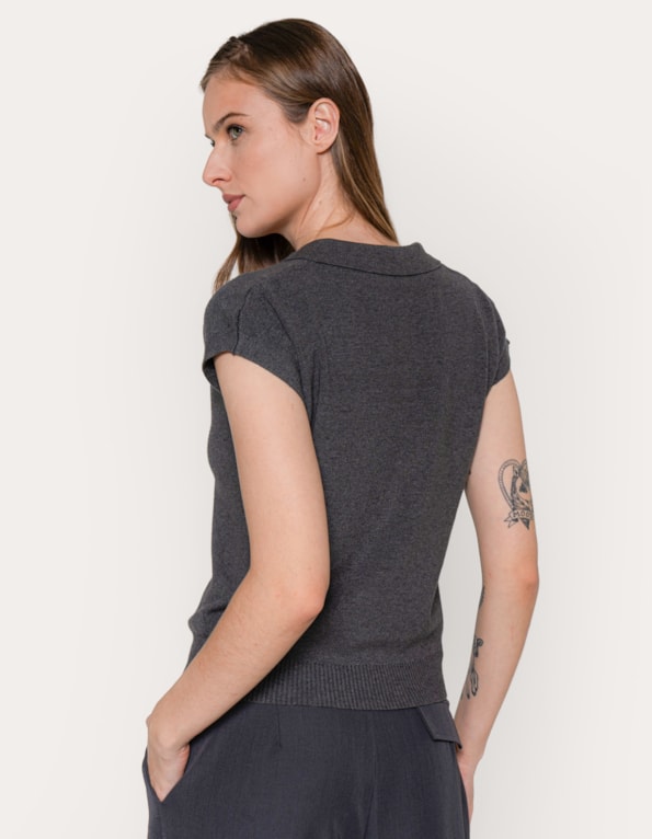 Blusa tricot gola polo 