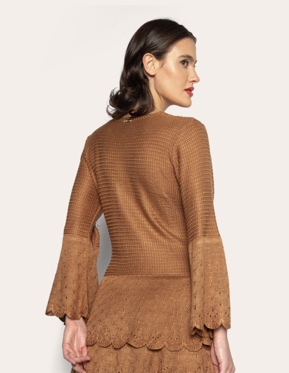 Blusa tricot manga longa sino Marrom