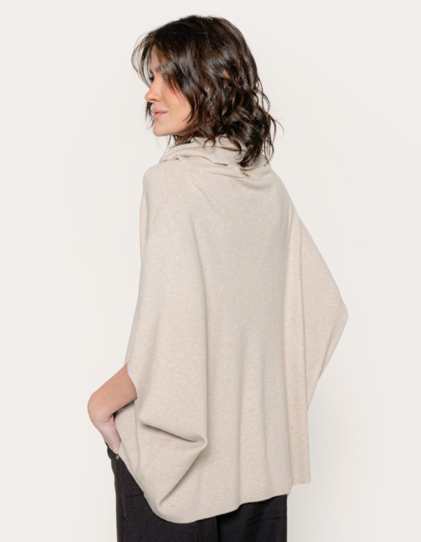 Blusa tricot oversized gola degagê Bege claro