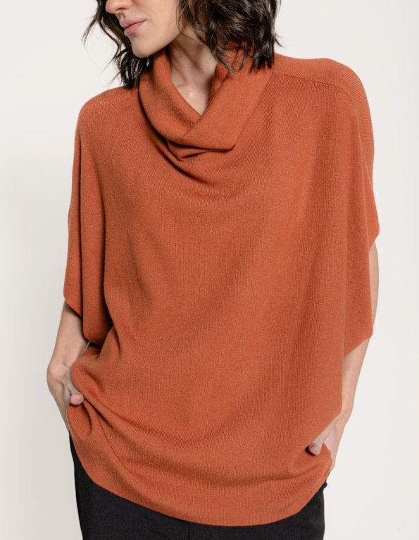 Blusa tricot oversized gola degagê Marrom