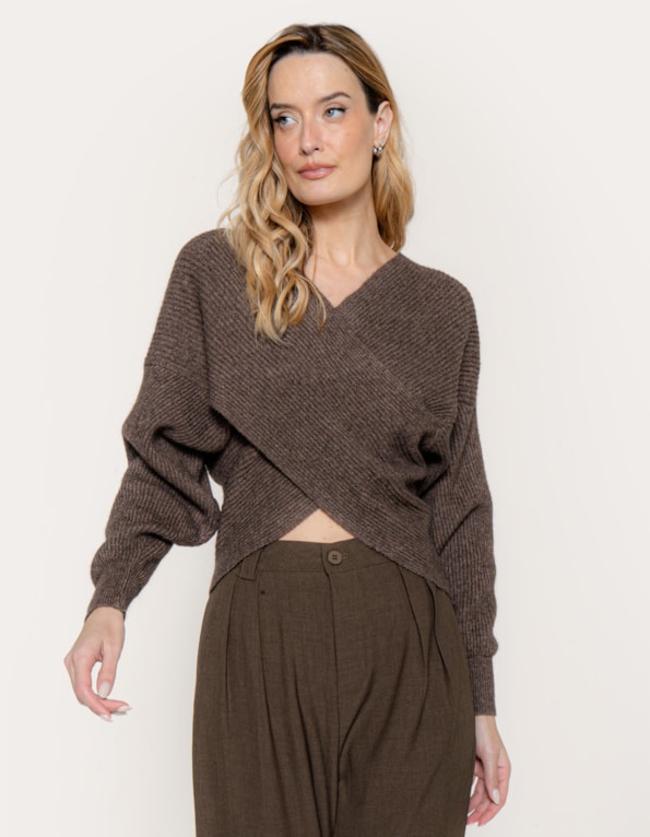Blusa tricot transpassada Marrom