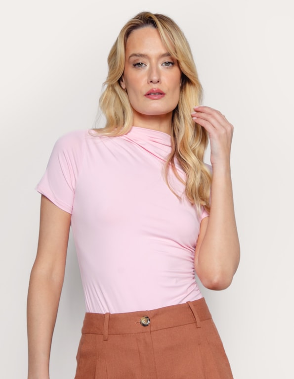 Body manga curta golinha alta drapeada Rosa claro