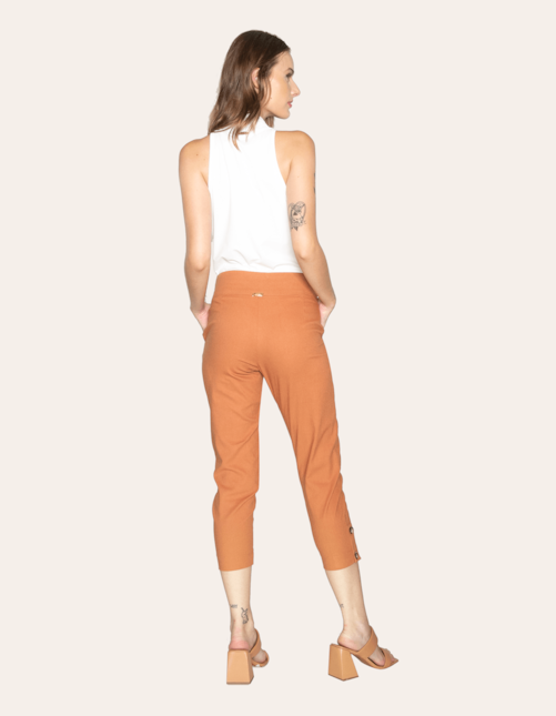calça cropped clochard amêndoa