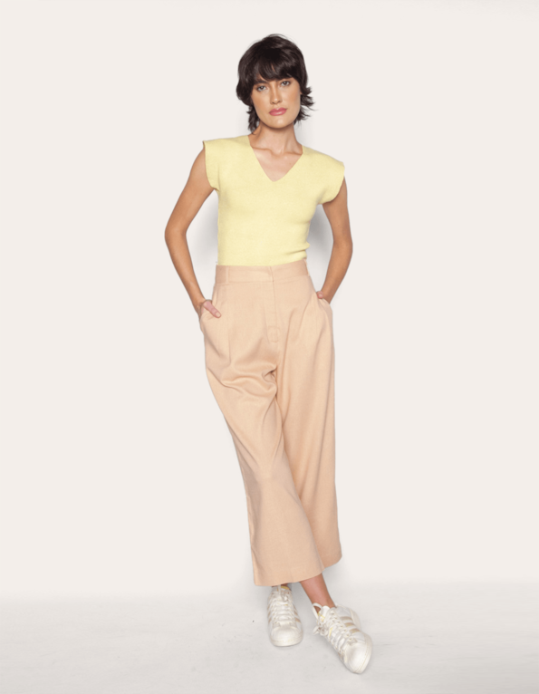 calça cropped de alfaiataria areia rosé