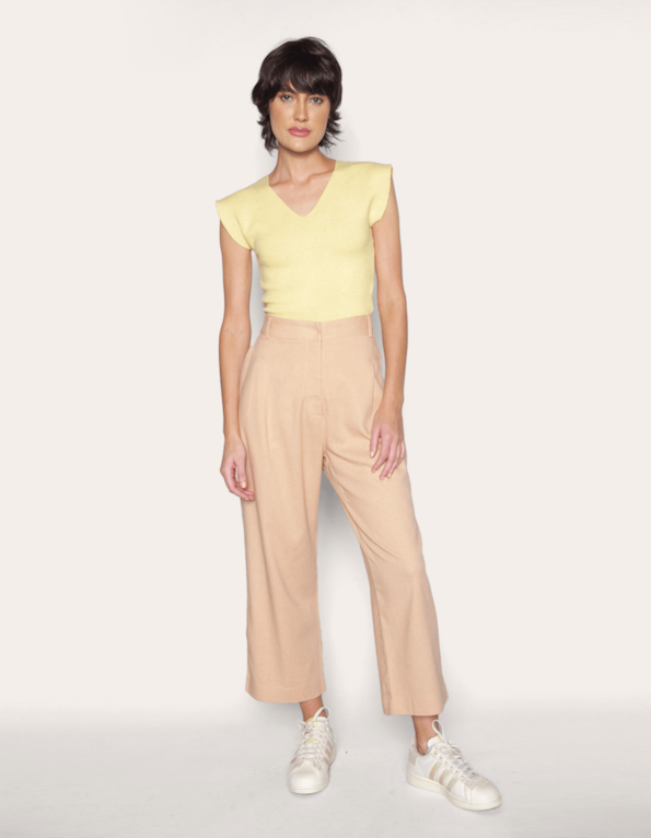 calça cropped de alfaiataria areia rosé