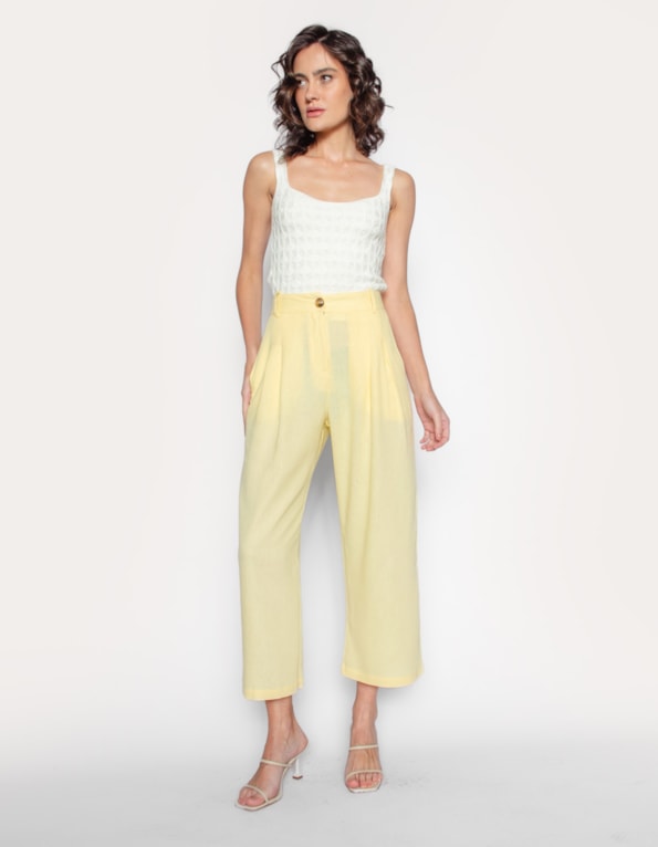 Calça pantacourt com prega linho blend Amarelo claro