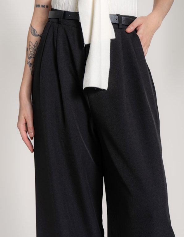 Calça pantalona alfaiataria com cinto