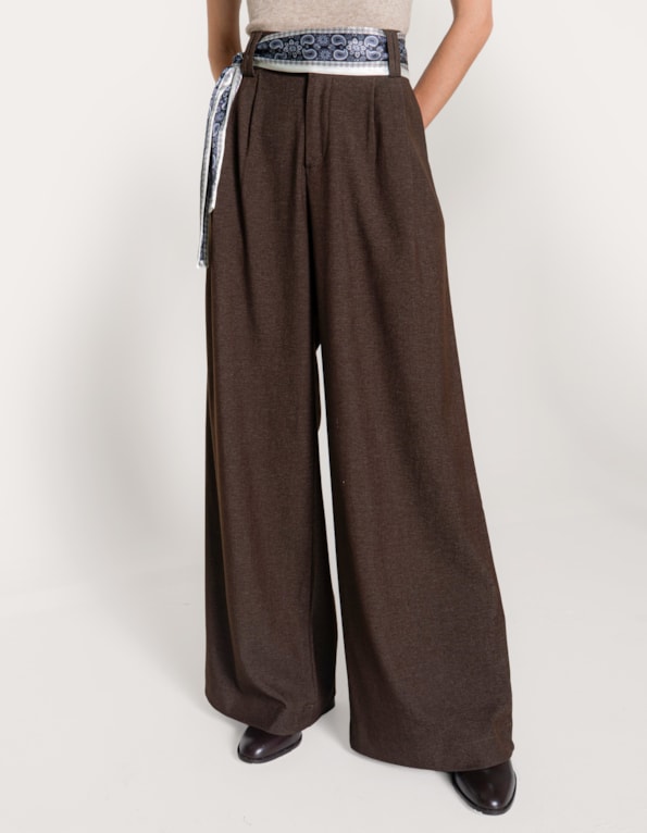 Calça pantalona alfaiataria com lenço