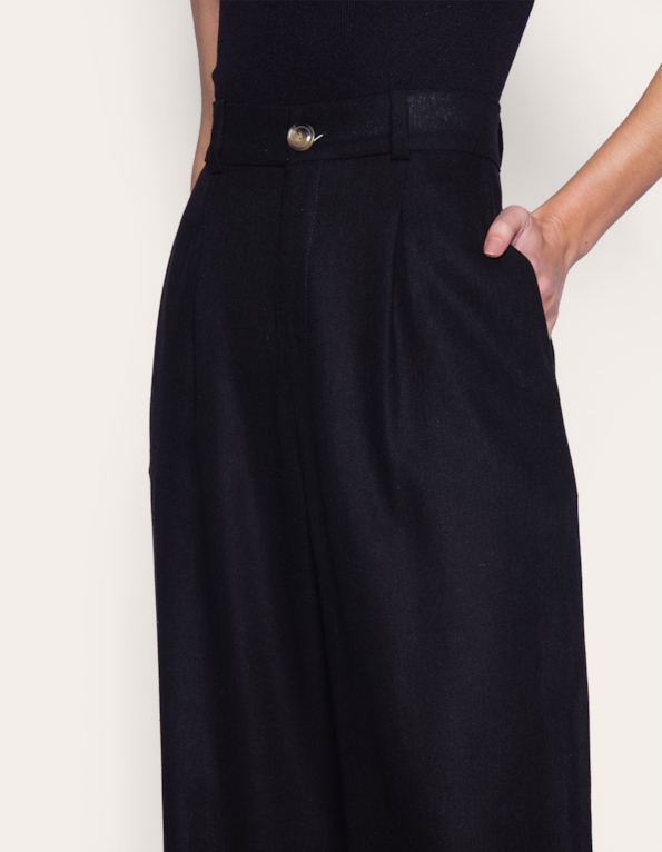 Calça pantalona alfaiataria com pregas Preto