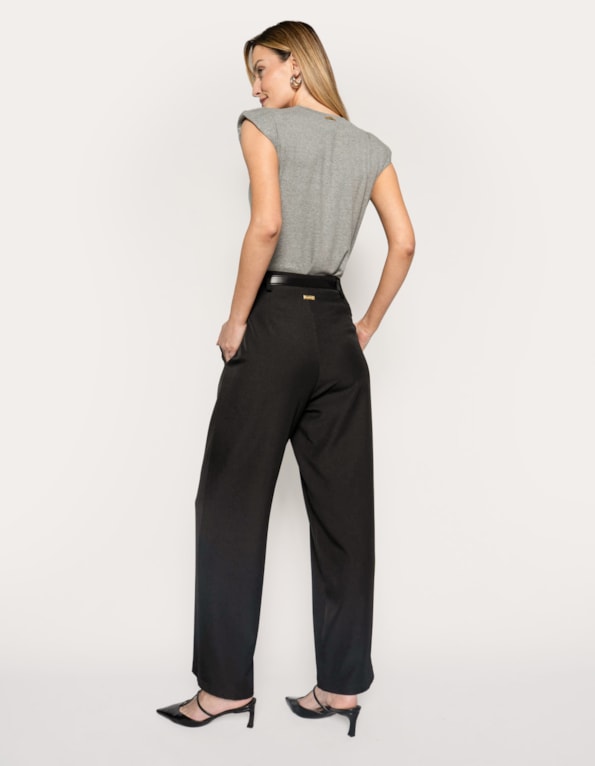 Calça pantalona com cinto