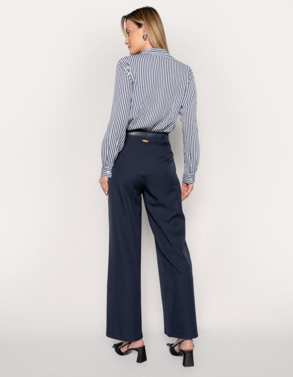 Calça pantalona com cinto