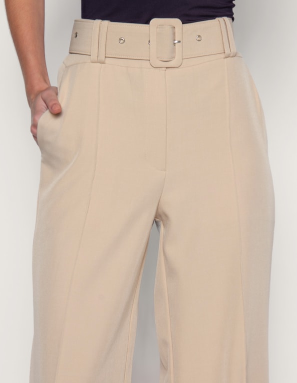 Calça pantalona com cinto e friso frontal Bege