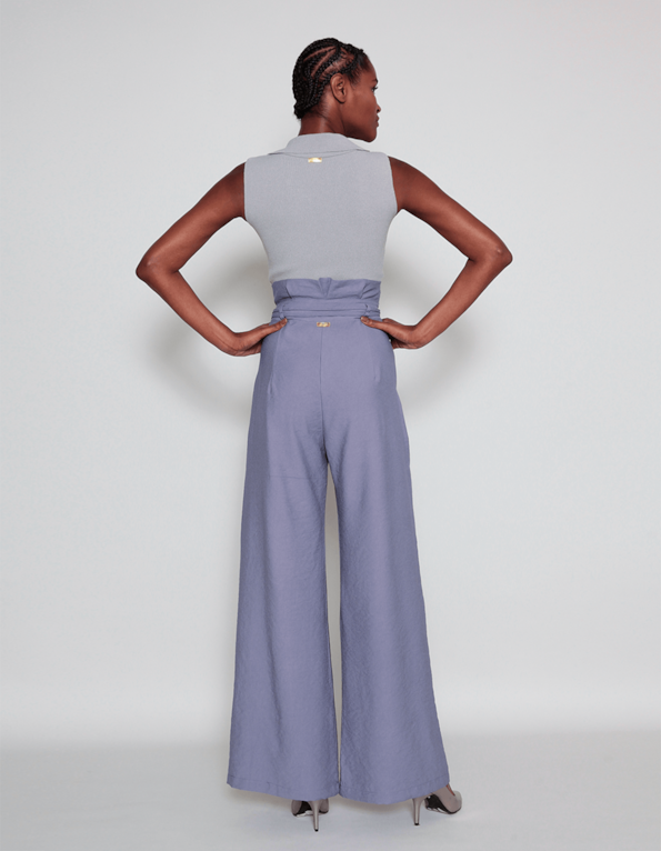 Calça pantalona com pregas