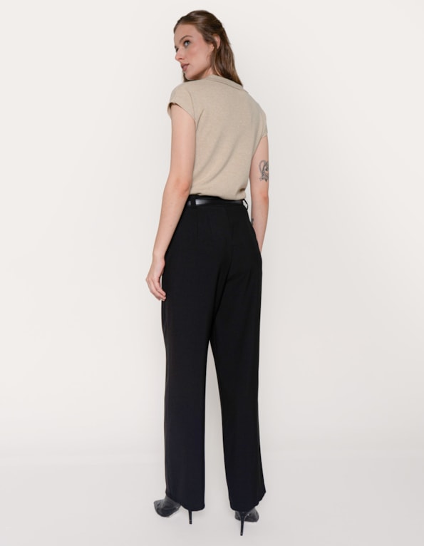 Calça pantalona pregas com cinto Preto