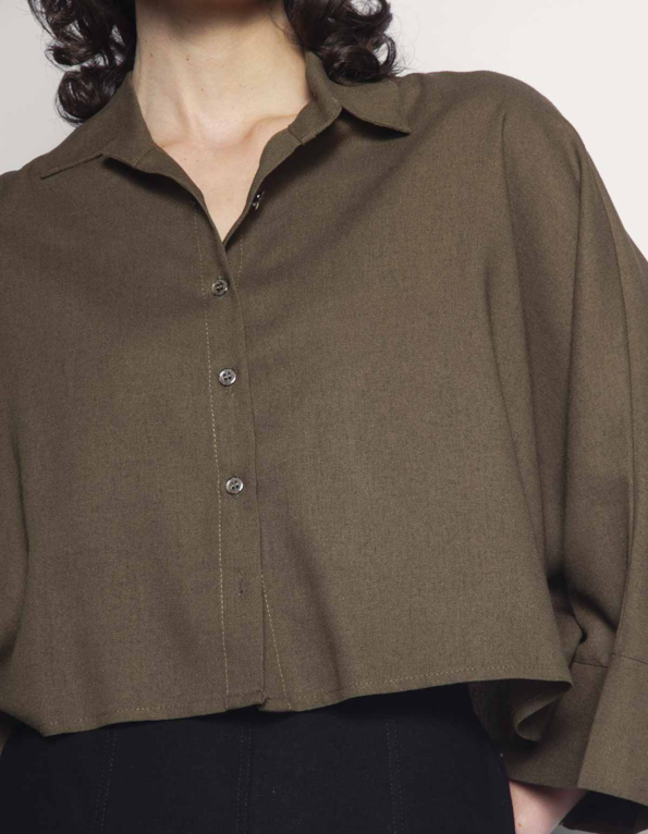 Camisa cropped ampla Verde musgo