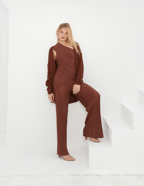 Conj blusa ombro só+calça pantalona tricot Chocolate