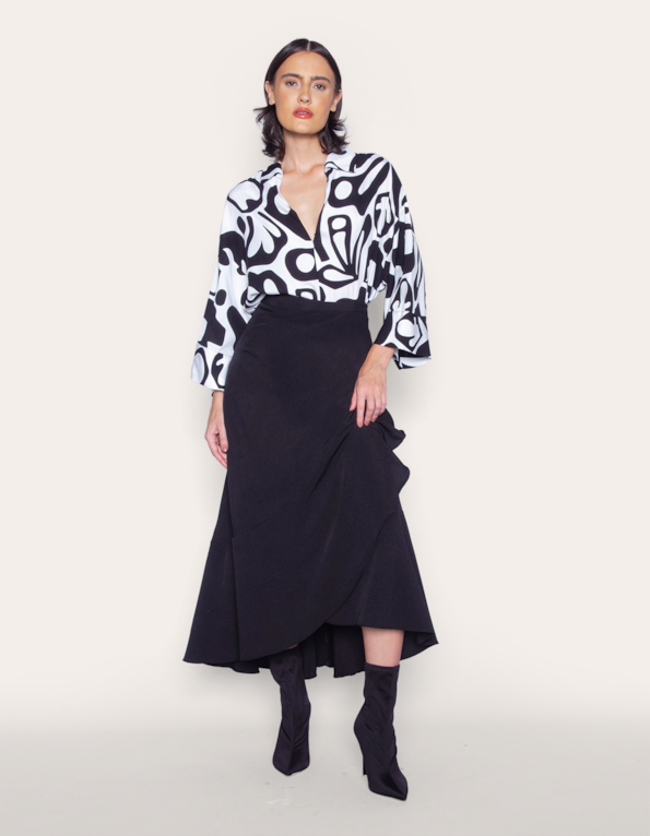 saia longa envelope preto
