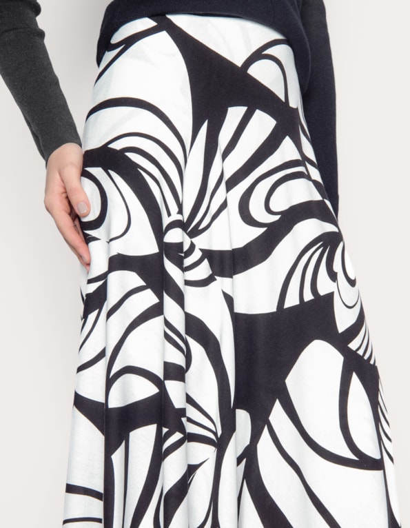 Saia longa transpassada estampada Folhas preta