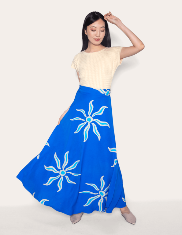 Saia longa transpassada estampada Maxi flor azul