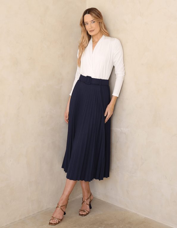 Saia maxi midi plissada com cinto