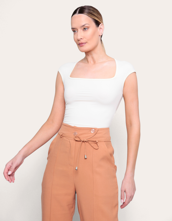Top decote reto minimal essencial off white