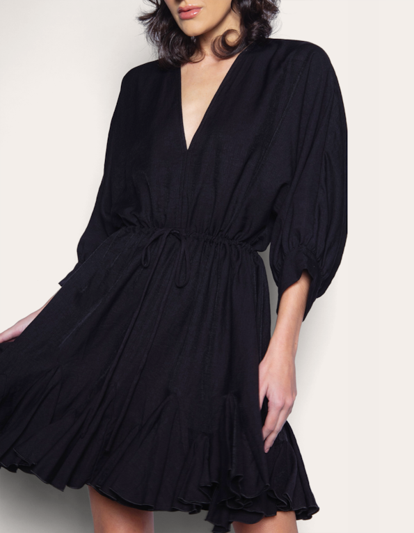 Vestido curto barra babado Preto