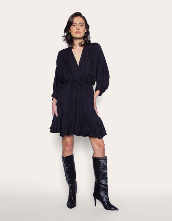 Vestido curto barra babado Preto