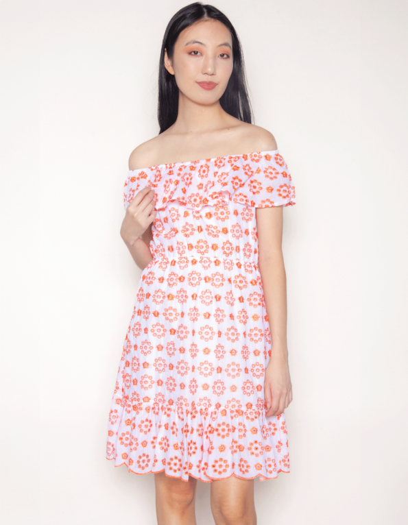 Vestido curto ciganinha laise color