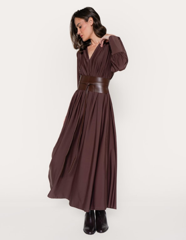 Vestido longo decote v com cinto faixa