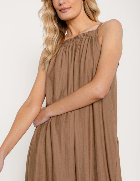 Vestido longo evase amplo  Marrom