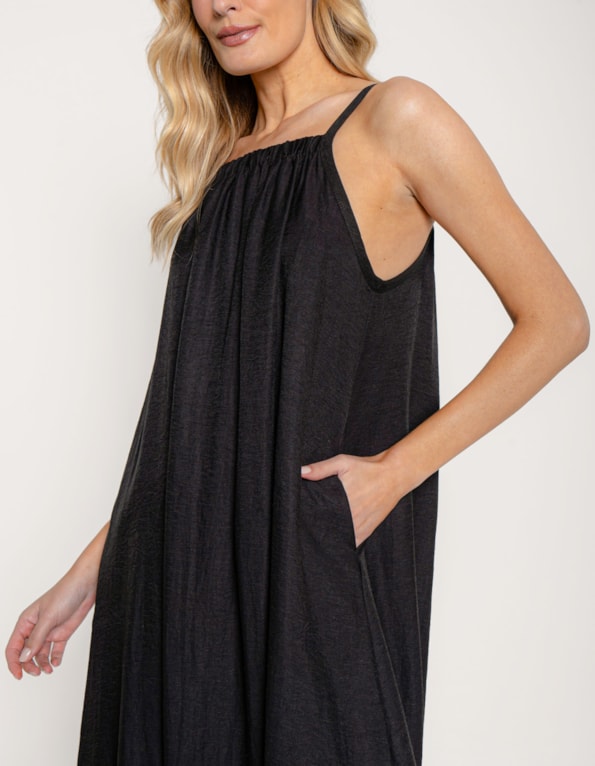 Vestido longo evase amplo  Preto