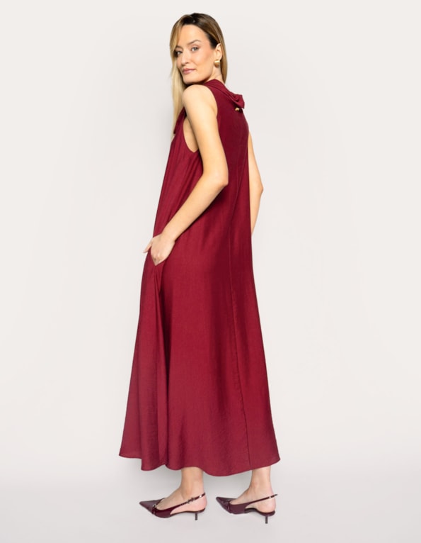 Vestido longo gola degage