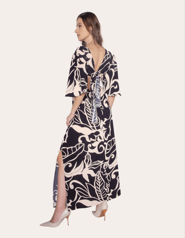 Vestido longo manga godê estampado Fl poa preto