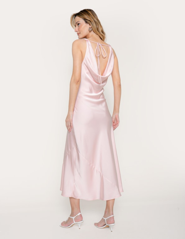 Vestido midi cetim decote degagê Rosa claro
